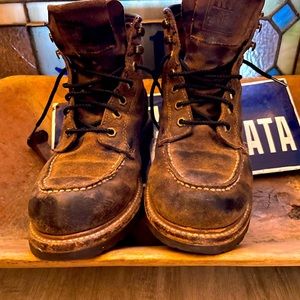 Men's Vintage Frye Hudson workbook style.